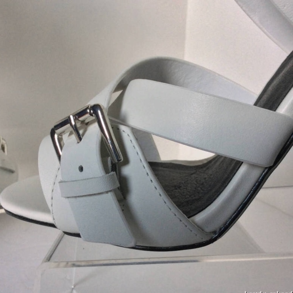 Shelly's  London. White Leather Sandals - Picture 7 of 8